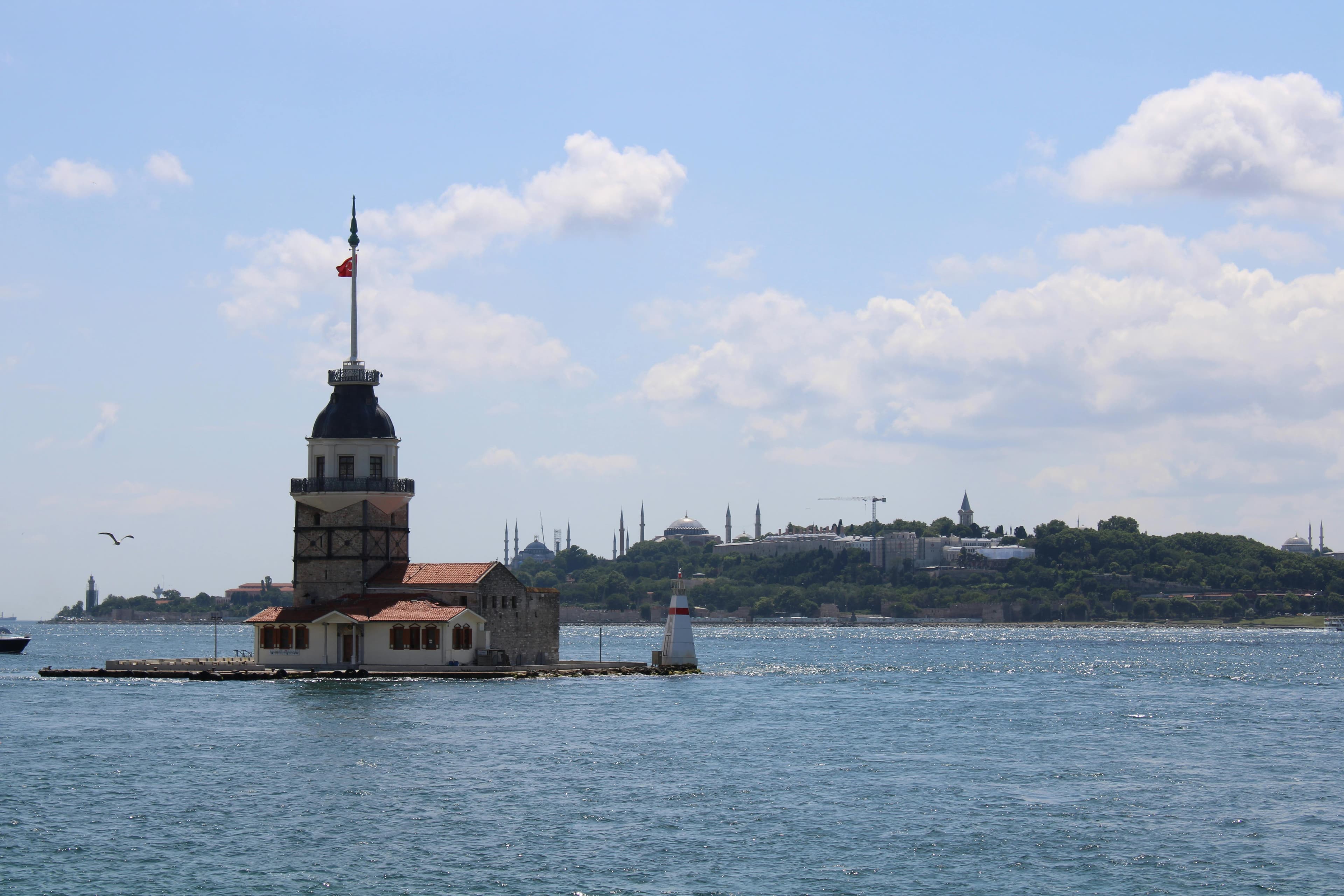 Kız Kulesi ve İstanbul manzarası